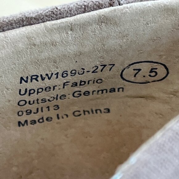 Not Rated Womens Gray Perforated Fabric Gold Glitter Pointed Toe Heels Sz 7.5 - Picture 6 of 8